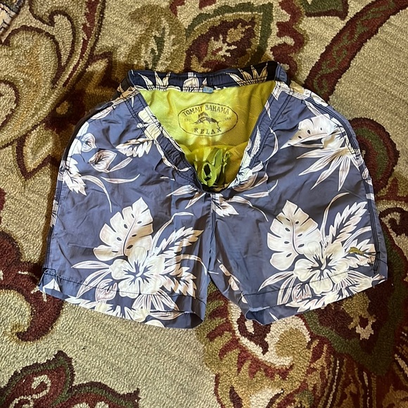 TOMMY BAHAMA Size Large Swim Trunks Hawaiian Hibiscus Flower PalmLeaf  Suble Hue - Picture 4 of 16